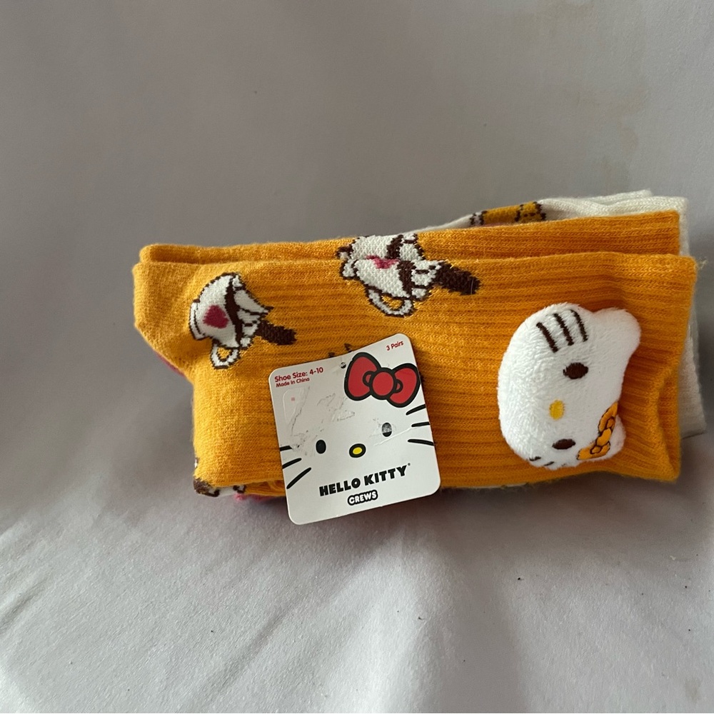 Hello Kitty Socks - Yellow and White 👀BUNDLE AND SAVE🥳